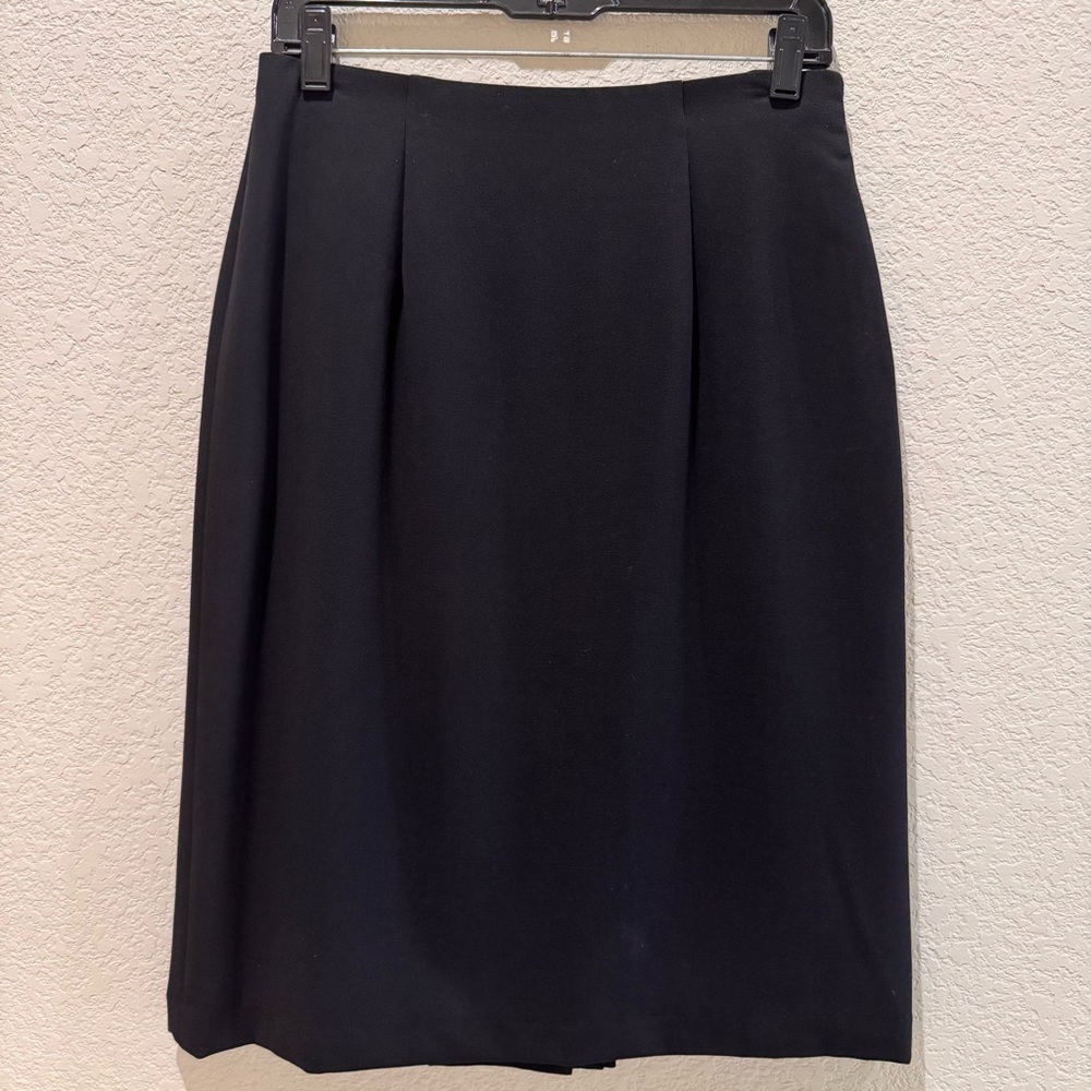 Investments Black Knee-Length A-Line Skirt size 8